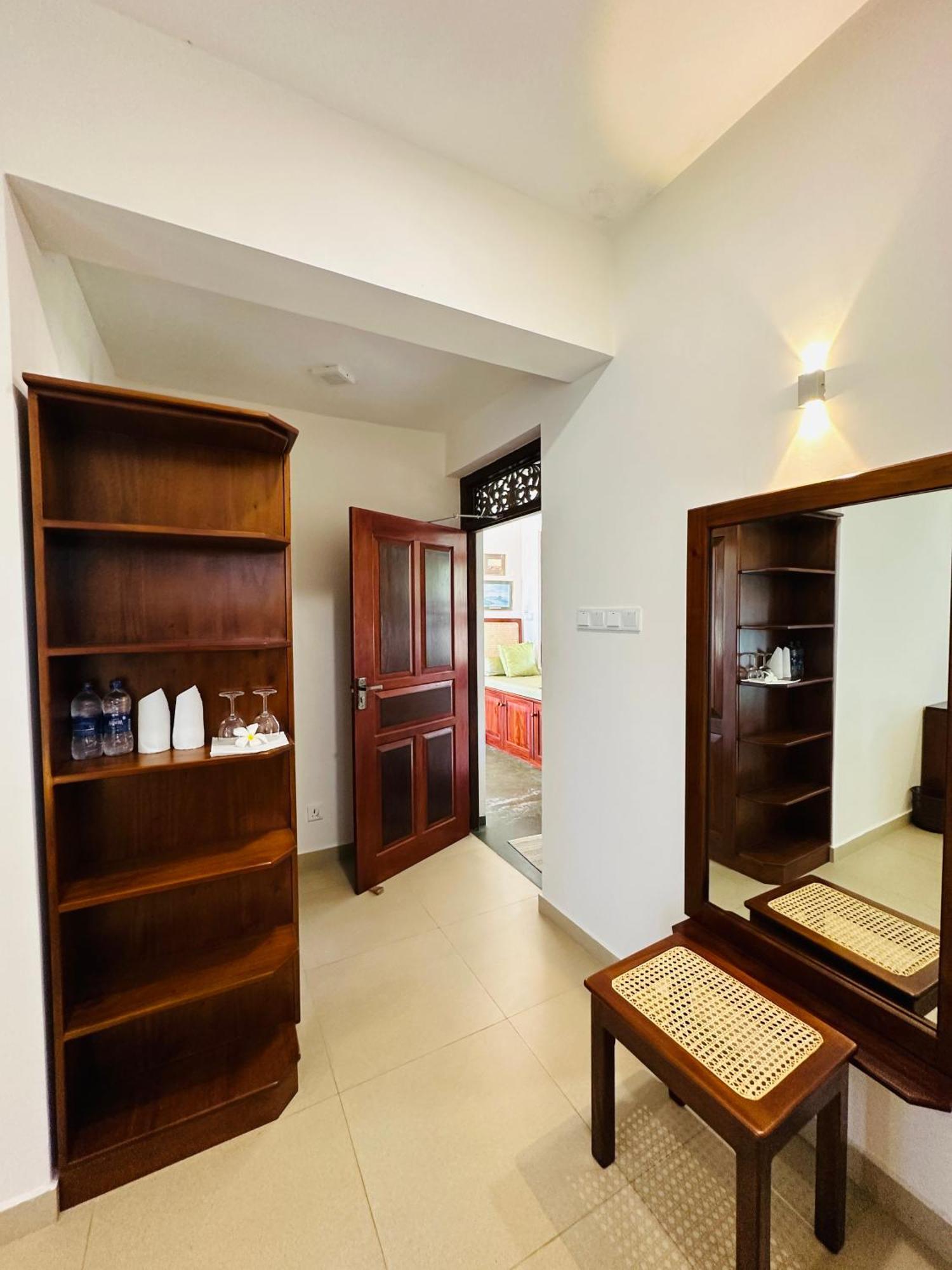 House By The Sea Hikka Hotel Hikkaduwa Exterior photo