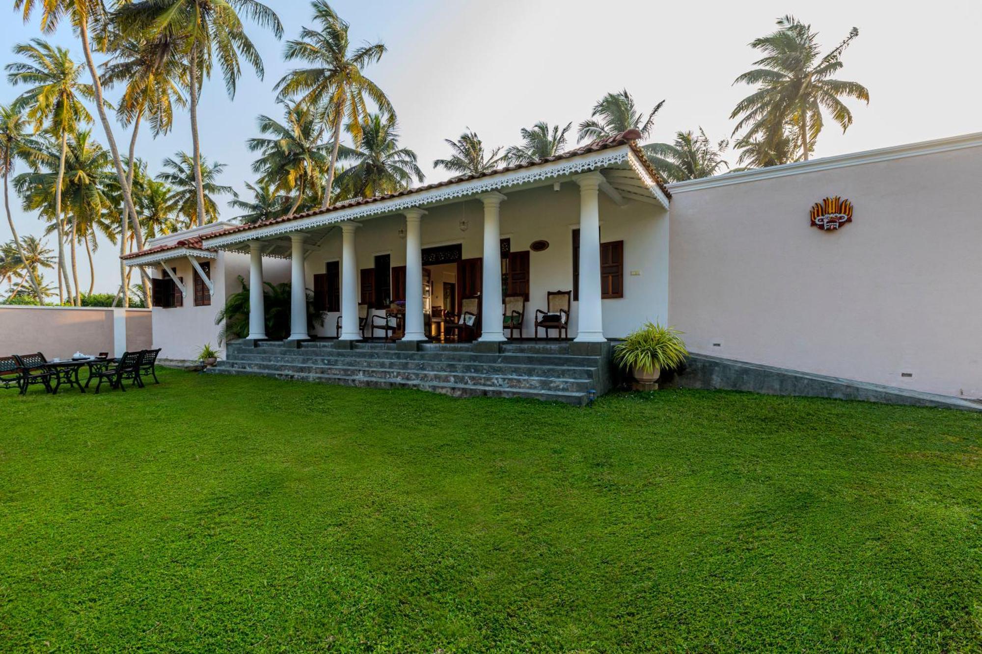 House By The Sea Hikka Hotel Hikkaduwa Exterior photo