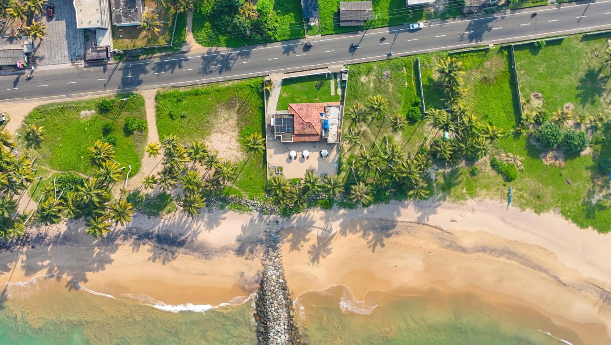 House By The Sea Hikka Hotel Hikkaduwa Exterior photo